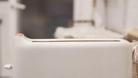 Toaster With Bouncing Toasts 動画素材 70805654