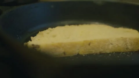 Toasting Bread 動画素材 286811232