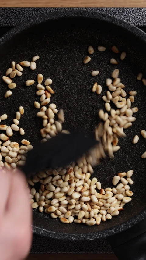 Toasting Pine Nuts Close Up Top View Vertical Vídeos de archivo 337191191