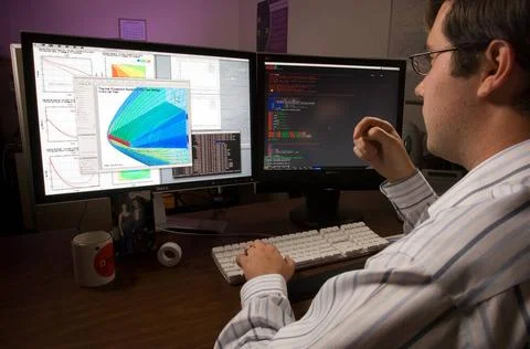 Todd White uses the Data Parallel Line Relaxation (DPLR) software to simul... 스톡 사진