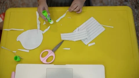 Toddler learning to use glue for her jellyfish creation Stock Footage 159056532