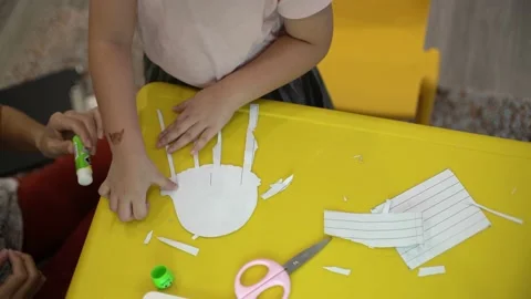 Toddler learning to use glue for her jellyfish creation Stock Footage 159056568