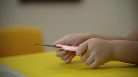 Toddler learning to use scissor for the first time Stock Footage 159055927