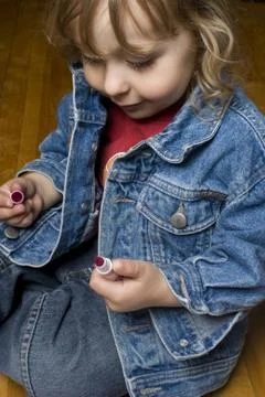 Toddler with marker Stock-Fotos