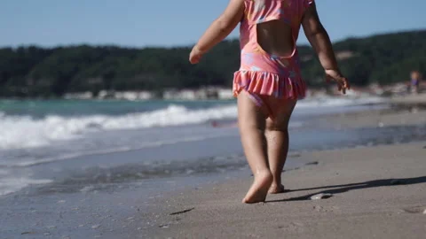 Toddler Running on Sandy Beach in Kassandra Halkidiki Greece 库存影片 332046121