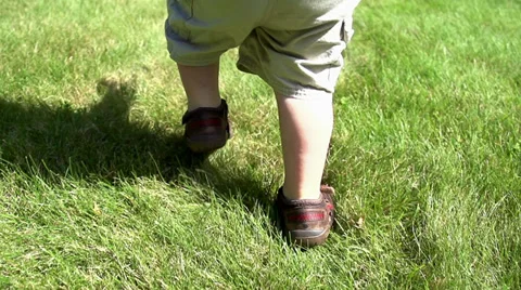 Toddler running - slow motion close up Stock-Footage 33733193