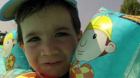 Toddler in swimming pool Stock Footage 27343368