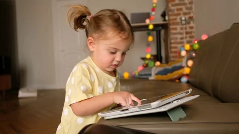 Toddler using tablet at home Video stock 129652867