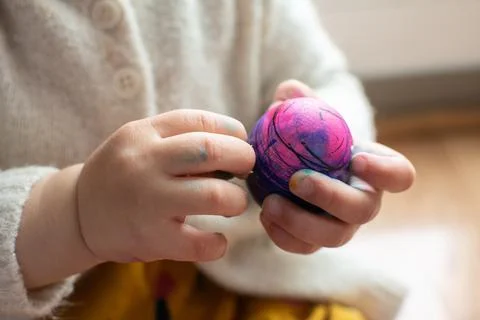 Toddler's Easter egg creation process - dye, water color 스톡 사진