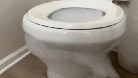 Toilet plumbing issues with bubble bath foam in the toilet pipes Video stock 284032532