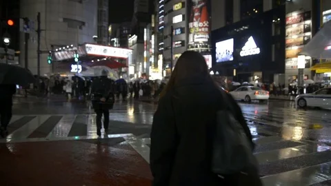Tokyo crossing raining Video stock 83817647