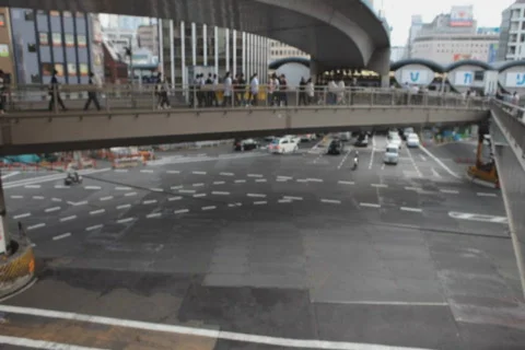 Tokyo Intersection Traffic and People Walking Stockbeeldmateriaal 453725
