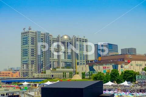 TOKYO, JAPAN JUNE 28 - 2017: The futuristic Fuji TV Building in a beautiful Stock Photos