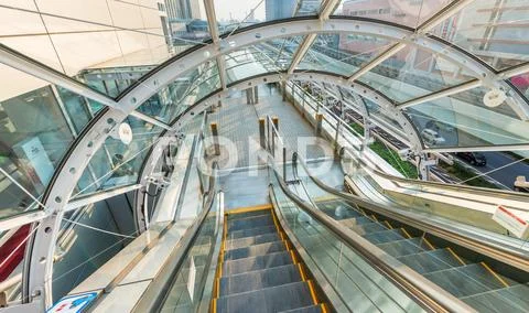 TOKYO, JAPAN - MAY 2016 : The futuristic Fuji TV Building in Odaiba. its futu Stock Photos