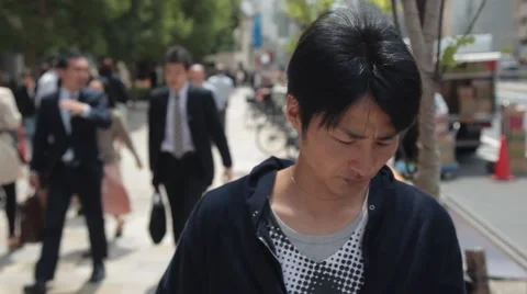 Tokyo man using tablet on street 3 Video stock 40516948