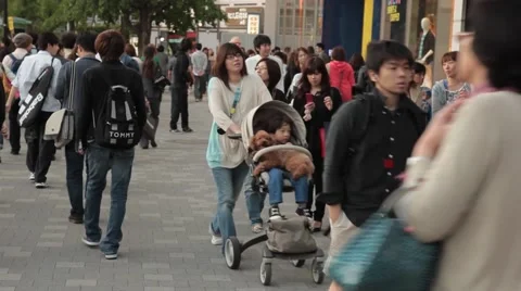Tokyo - Sidewalk scene Video stock 40516937