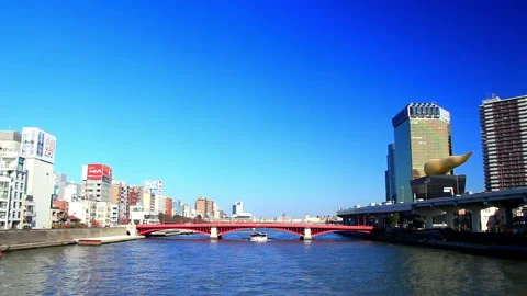 Tokyo Skytree, Sumida River, Water Bus, and Azumabashi Vídeo Stock 330330689