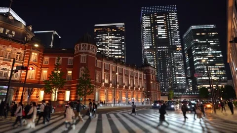 Tokyo Station Night View with Commuters in Marunouchi, Tokyo 動画素材 344832808