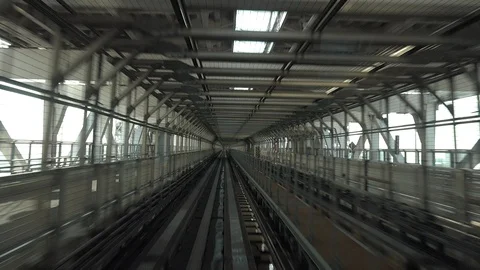 The Tokyo subway going through a bridge Vídeos de archivo 94421656