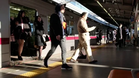 TOKYO TRAIN COMMUTERS Video stock 84504942