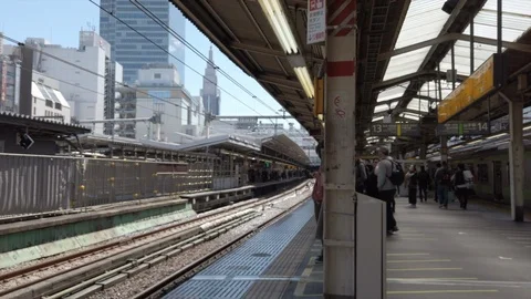 TOKYO TRAIN COMMUTERS Stock Footage 106285373
