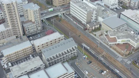 Tokyo train passing through Machida urban area Vídeo Stock 124770593
