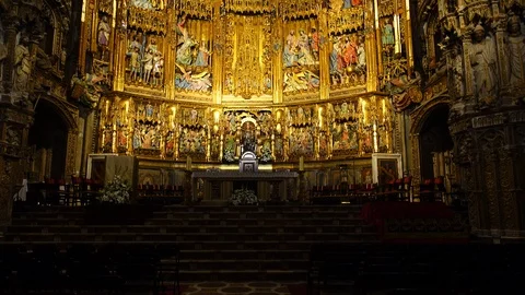 TOLEDO, SPAIN - MARCH 30, 2018: Interior of the Primate Cathedral of Saint Mary. Stock-Footage 89854792