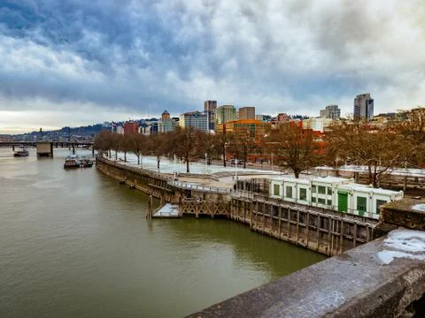 Tom McCall Waterfront Park and Willamette river Stock Photos