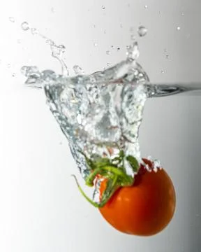 Tomate splash in water Stock Photos