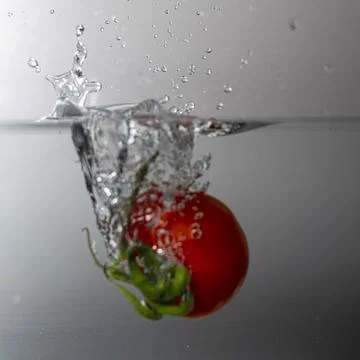Tomate splash in water Stock Photos