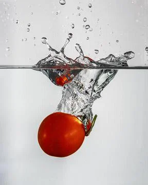 Tomate splash in water Stock Photos