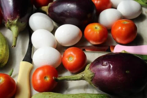 Tomato and eggs display with selective focus and fresh various raw organic veget 库存照片