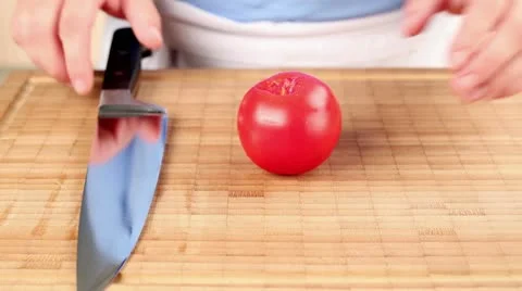 A tomato being chopped Video stock 24672803