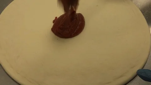 Tomato paste is ground according to the test. Video stock 126911629