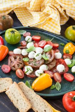 Tomato salad with mozzarella Foto stock