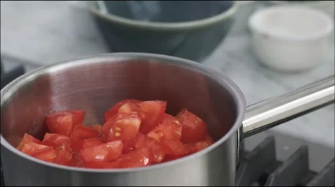 Tomato sauce preparation Vidéo 65310834