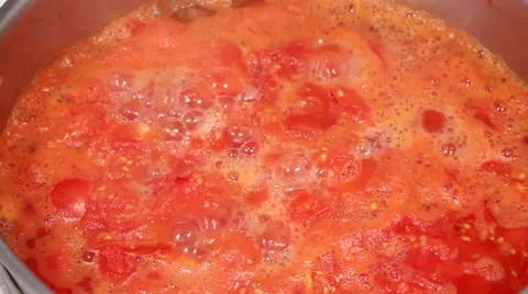 Tomato sauce, simmering Video stock 24673354