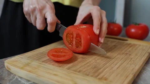 Tomato slicing into thin slices. Video stock 304977368