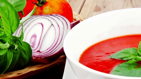 Tomato soup with basil thyme and raw tomatoes Vídeos de archivo 30596978