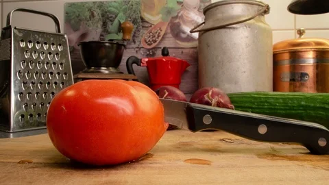 Tomato stop motion stabbed and sliced Vidéo 103032532