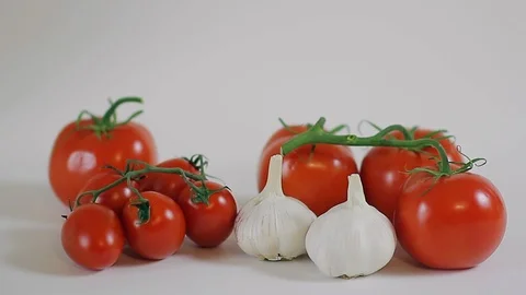 Tomatoes and garlic_1 Video stock 118451160