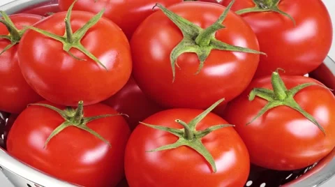  TOMATOES IN CLOSE UP TRACKING SHOT OVERHEAD Vidéo 62233047