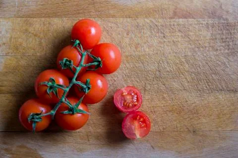 Tomatoes on cutting board Stock Photos