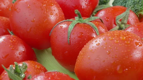 Tomatoes Macro shot of Raw organic vegetables rotating Vidéo 150880155
