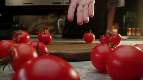 Tomatoes roll on the kitchen table. Tomatoes in your hands. 스톡 동영상 279395680