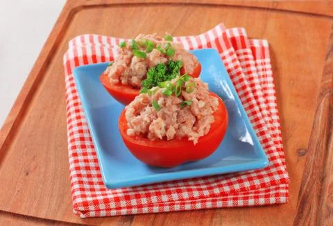 Tomatoes stuffed with ground meat - studio Stock-Fotos