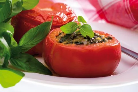 Tomatoes stuffed with spinach Foto stock