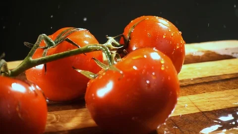 Tomatoes water splash 库存影片 96443349