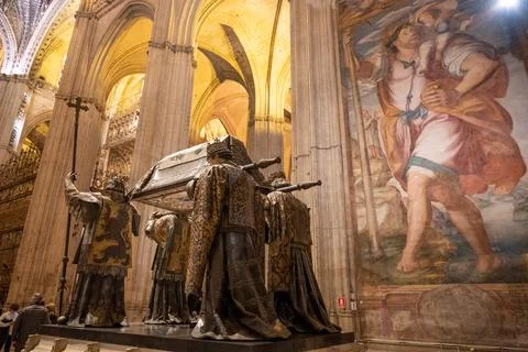 The Tomb of Christopher Columbus located inside of the Cathedral of Seville 스톡 사진