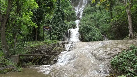 Than Tong waterfall. Video stock 72818706